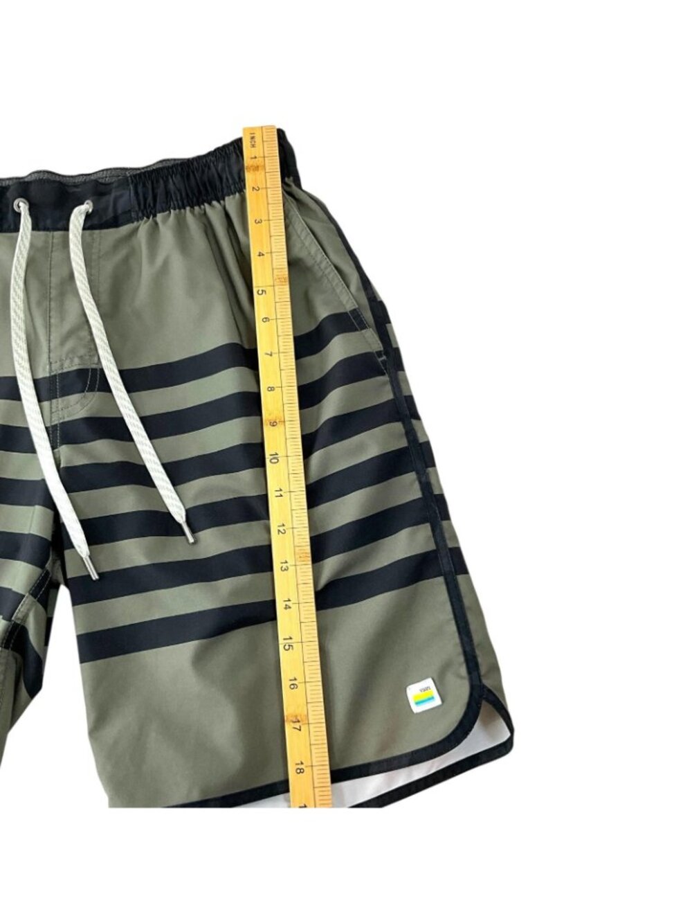 Vuori Banks Shorts Mens Medium Olive Green Striped Unlined Elastic Waist Pockets - Picture 9 of 10
